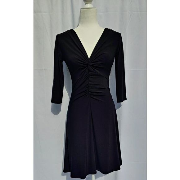 Laundry By Shelli Segal Dresses & Skirts - Laundry by Shelli Segal Black  V Neck With Rusched